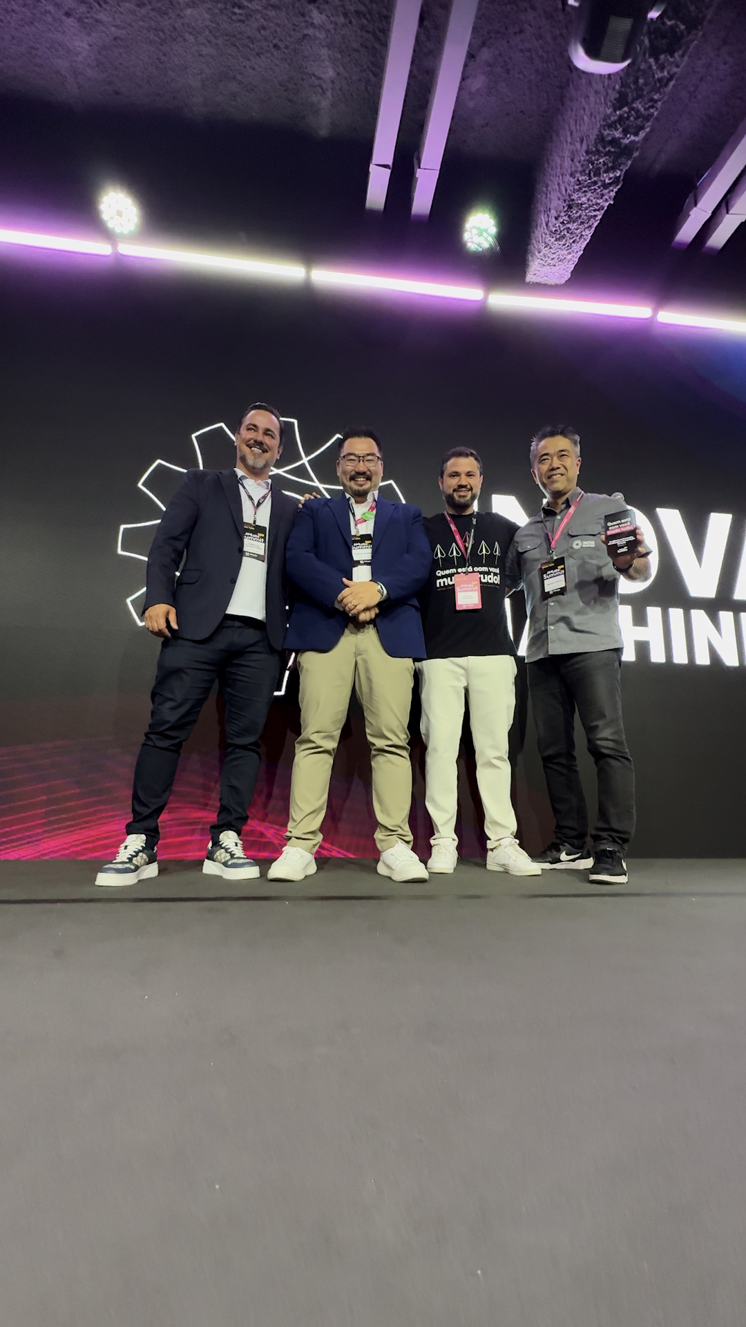 Jefferson Reis e participantes no palco do AMlabs Summit